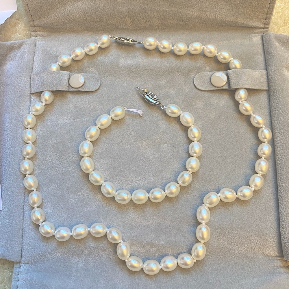 Pearls Set Necklace and Bracelet